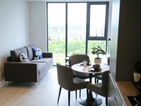 Pass the Keys 9th Floor Flat 24hr Shop At Base Pets Allowed